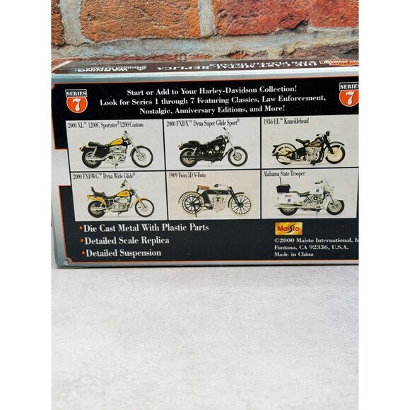 Harley Davidson 1:18 Die Cast Metal Vintage Motorcycle Replica Series 7 - Picture 3 of 3